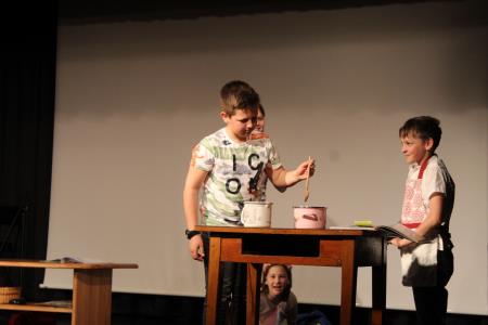 »Mamica je kakor zarja« (45)